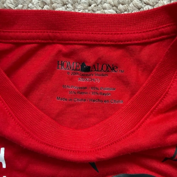 Home Alone Graphic Tee- Women’s XS - Picture 2 of 3